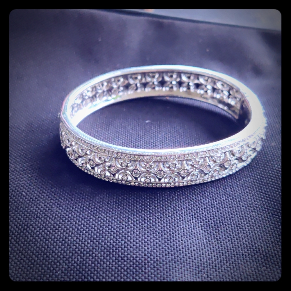 Nadri hinged bangle